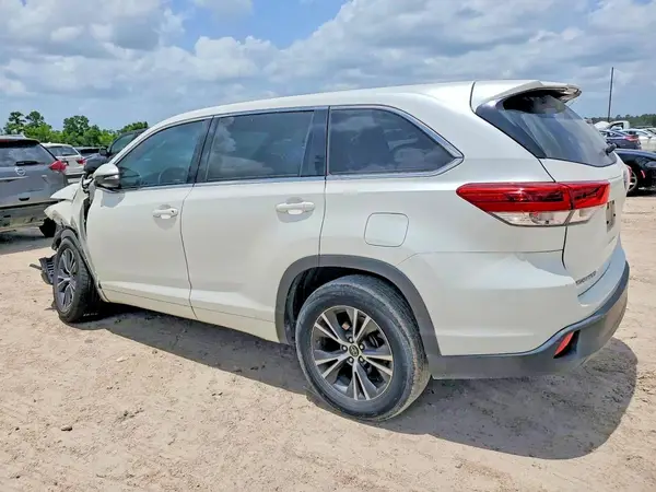 5TDZARFH8HS031205 2017 TOYOTA HIGHLANDER - Image 2
