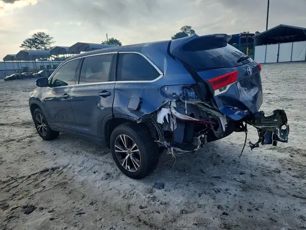 5TDZARFH8HS031706 2017 TOYOTA HIGHLANDER - Image 2