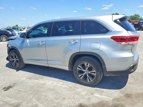 5TDZARFH8HS031821 2017 TOYOTA HIGHLANDER - Image 2