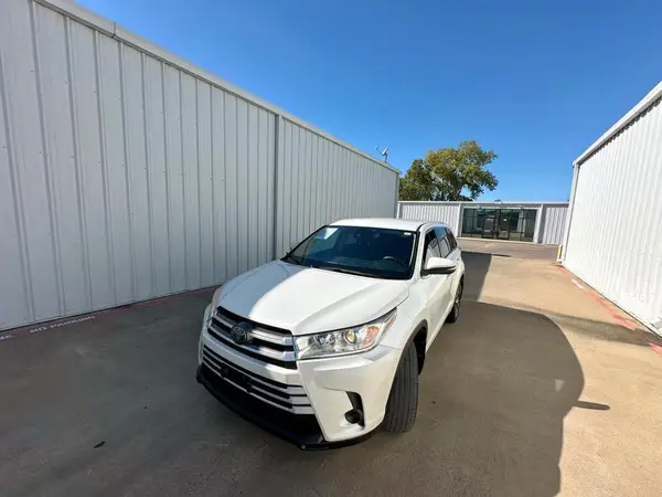 5TDZARFH8JS032831 2018 TOYOTA HIGHLANDER - Image 2