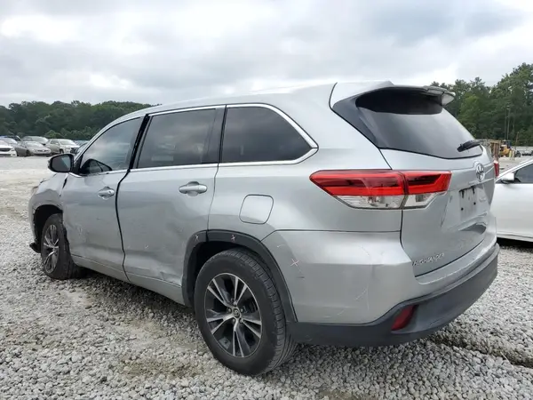 5TDZARFH8JS033543 2018 TOYOTA HIGHLANDER - Image 2