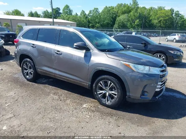 5TDZARFH8JS033994 2018 TOYOTA HIGHLANDER - Image 1