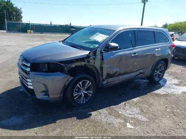 5TDZARFH8JS033994 2018 TOYOTA HIGHLANDER - Image 2