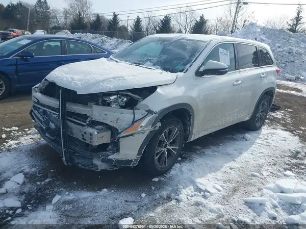 5TDZARFH8JS036927 2018 TOYOTA HIGHLANDER - Image 2