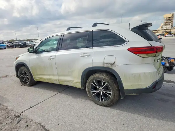 5TDZARFH8JS037382 2018 TOYOTA HIGHLANDER - Image 2