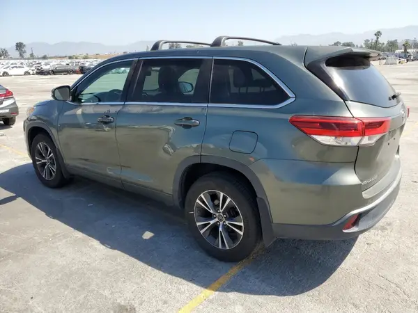 5TDZARFH8JS038371 2018 TOYOTA HIGHLANDER - Image 2