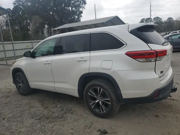 5TDZARFH8JS040945 2018 TOYOTA HIGHLANDER - Image 2