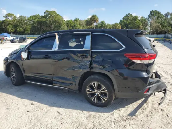 5TDZARFH8JS041397 2018 TOYOTA HIGHLANDER - Image 2