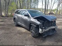 5TDZARFH8JS041870 2018 TOYOTA HIGHLANDER