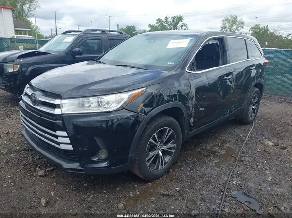 5TDZARFH8KS042888 2019 TOYOTA HIGHLANDER - Image 2