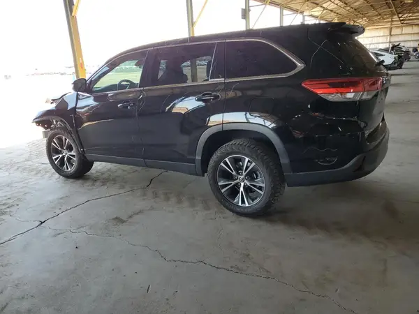 5TDZARFH8KS049694 2019 TOYOTA HIGHLANDER - Image 2