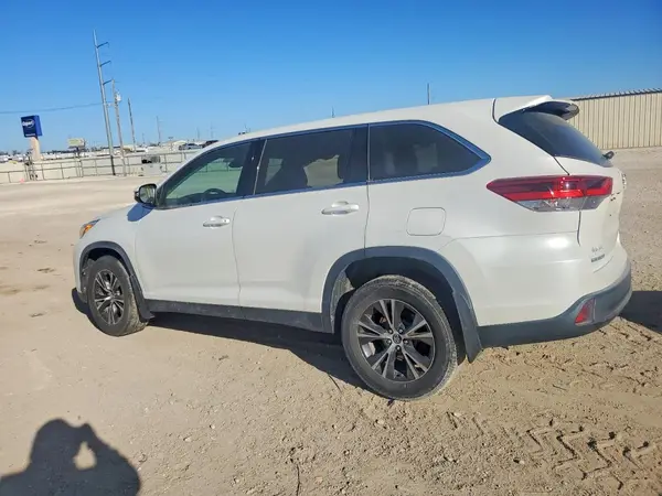 5TDZARFH8KS049713 2019 TOYOTA HIGHLANDER - Image 2