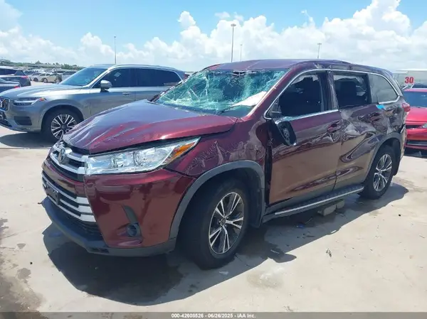 5TDZARFH8KS050988 2019 TOYOTA HIGHLANDER - Image 2
