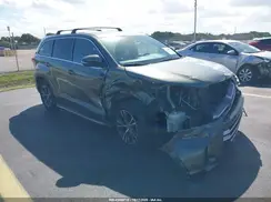 5TDZARFH8KS052112 2019 TOYOTA HIGHLANDER