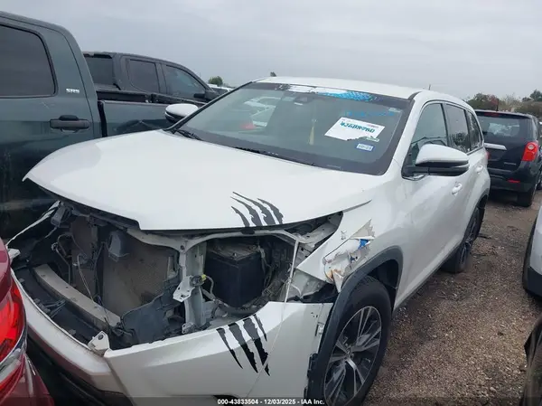 5TDZARFH8KS053423 2019 TOYOTA HIGHLANDER - Image 2