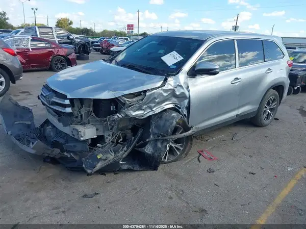 5TDZARFH8KS053518 2019 TOYOTA HIGHLANDER - Image 2