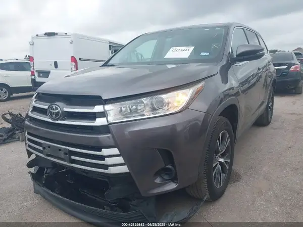 5TDZARFH8KS055303 2019 TOYOTA HIGHLANDER - Image 2