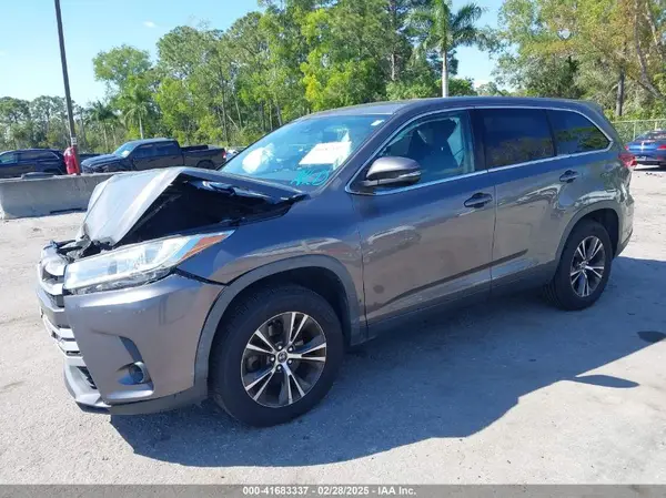 5TDZARFH8KS056046 2019 TOYOTA HIGHLANDER - Image 2
