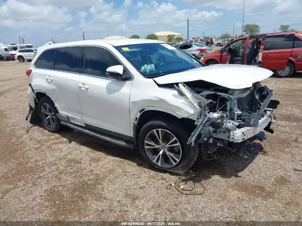 5TDZARFH8KS057648 2019 TOYOTA HIGHLANDER - Image 1