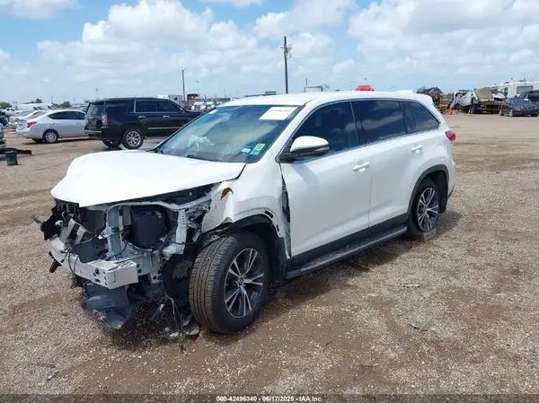 5TDZARFH8KS057648 2019 TOYOTA HIGHLANDER - Image 2