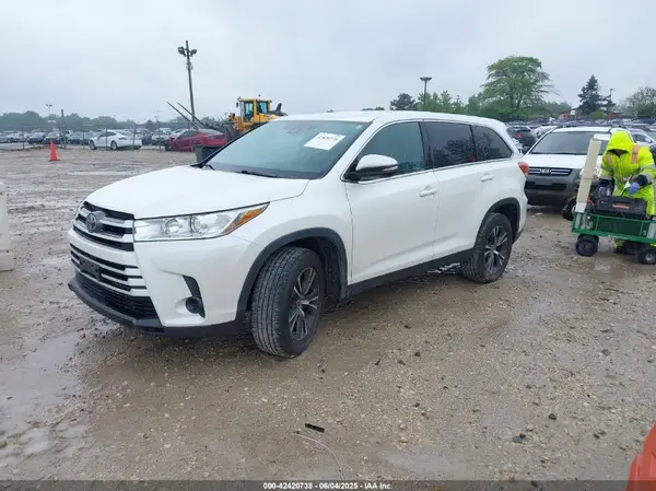 5TDZARFH8KS059805 2019 TOYOTA HIGHLANDER - Image 2