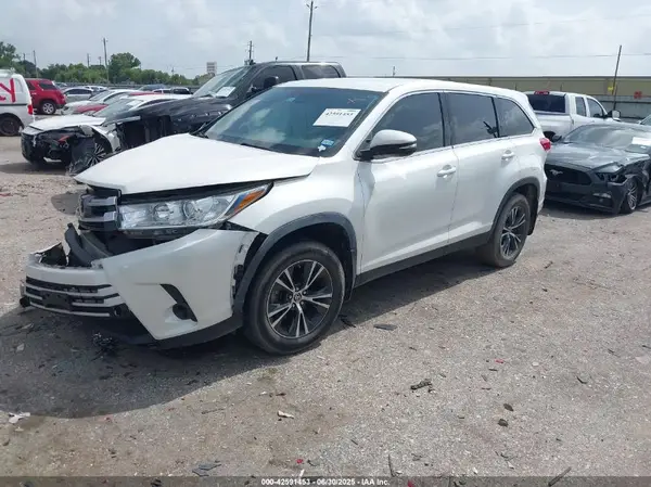 5TDZARFH8KS059979 2019 TOYOTA HIGHLANDER - Image 2