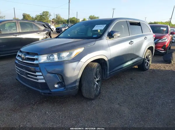 5TDZARFH8KS060260 2019 TOYOTA HIGHLANDER - Image 2