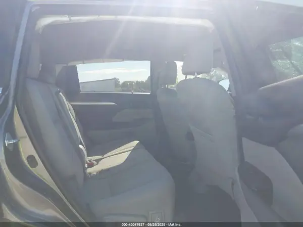 5TDZARFH9GS022270 2016 TOYOTA HIGHLANDER - Image 8