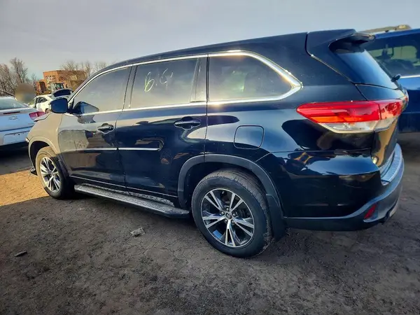 5TDZARFH9HS024523 2017 TOYOTA HIGHLANDER - Image 2