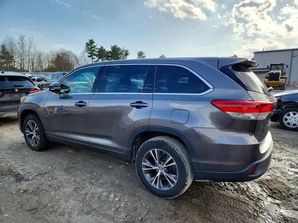 5TDZARFH9HS024649 2017 TOYOTA HIGHLANDER - Image 2