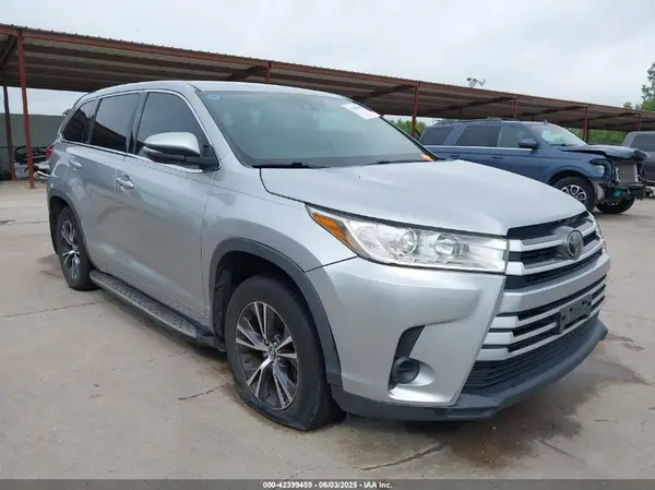 5TDZARFH9HS025588 2017 TOYOTA HIGHLANDER - Image 1