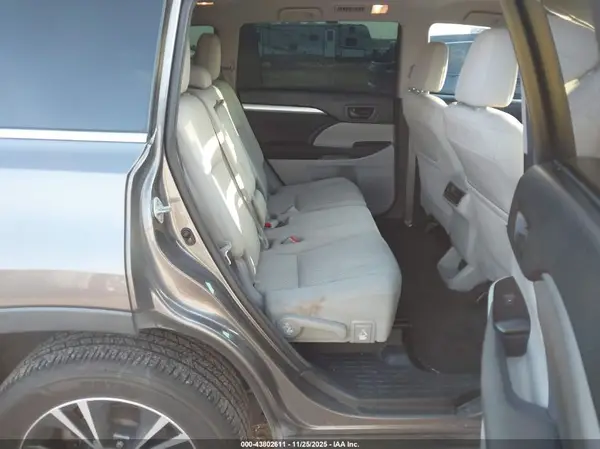 5TDZARFH9HS028118 2017 TOYOTA HIGHLANDER - Image 8