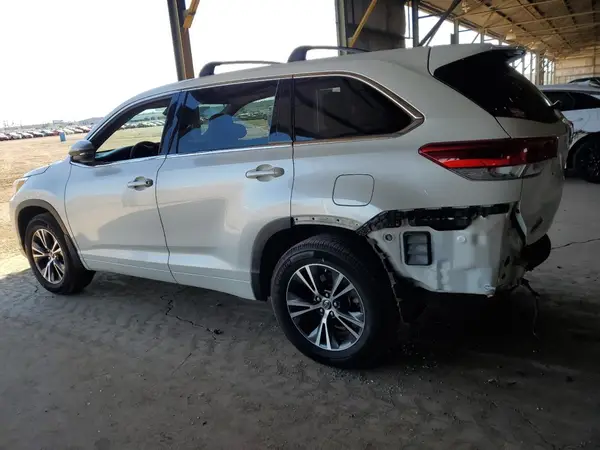 5TDZARFH9HS028801 2017 TOYOTA HIGHLANDER - Image 2
