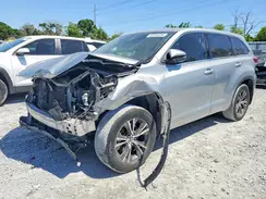 5TDZARFH9HS028832 2017 TOYOTA HIGHLANDER
