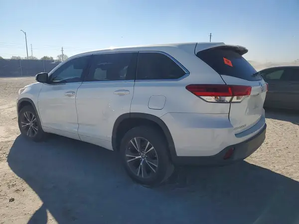 5TDZARFH9HS029673 2017 TOYOTA HIGHLANDER - Image 2