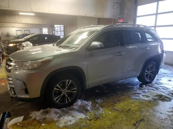 5TDZARFH9HS032251 2017 TOYOTA HIGHLANDER - Image 1