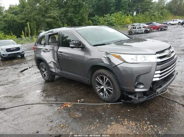 5TDZARFH9HS032363 2017 TOYOTA HIGHLANDER - Image 1