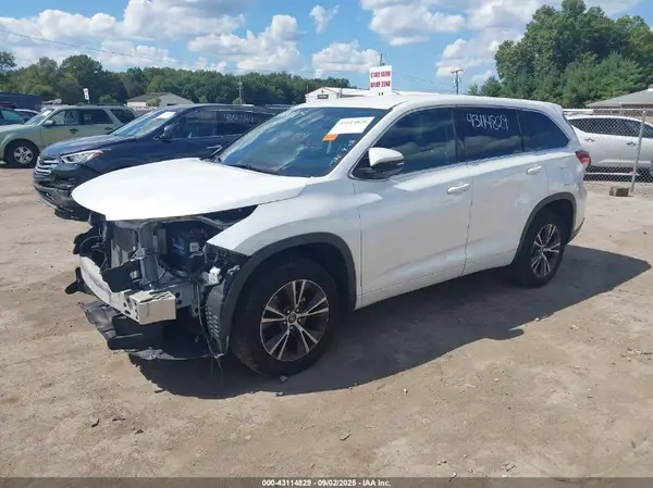 5TDZARFH9JS034538 2018 TOYOTA HIGHLANDER - Image 2
