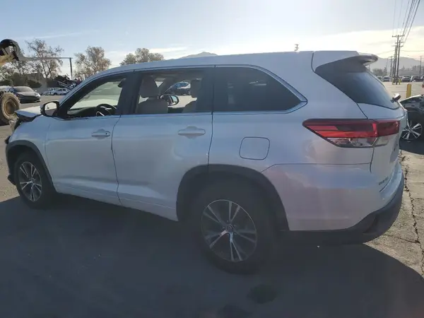 5TDZARFH9JS035771 2018 TOYOTA HIGHLANDER - Image 2