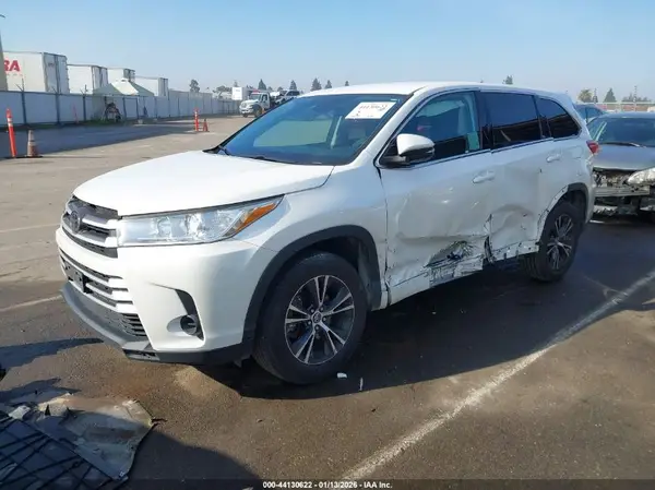 5TDZARFH9JS036886 2018 TOYOTA HIGHLANDER - Image 2