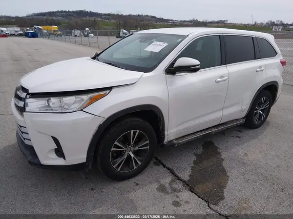 5TDZARFH9JS036905 2018 TOYOTA HIGHLANDER - Image 2