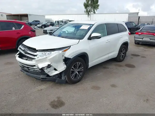 5TDZARFH9JS037522 2018 TOYOTA HIGHLANDER - Image 2