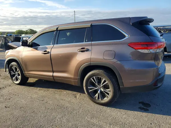5TDZARFH9JS037925 2018 TOYOTA HIGHLANDER - Image 2