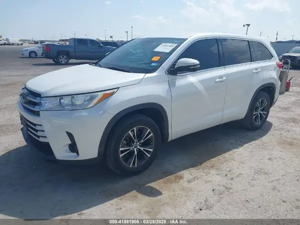 5TDZARFH9JS039822 2018 TOYOTA HIGHLANDER - Image 2
