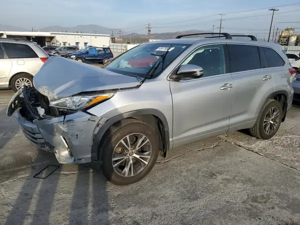 5TDZARFH9JS040100 2018 TOYOTA HIGHLANDER - Image 1