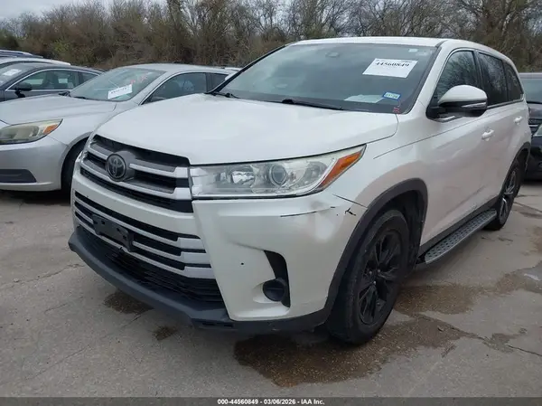 5TDZARFH9KS044570 2019 TOYOTA HIGHLANDER - Image 2