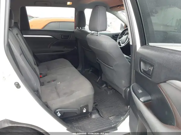 5TDZARFH9KS044570 2019 TOYOTA HIGHLANDER - Image 8