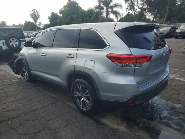 5TDZARFH9KS045802 2019 TOYOTA HIGHLANDER - Image 2
