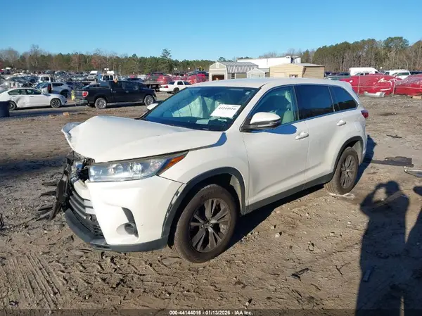 5TDZARFH9KS046058 2019 TOYOTA HIGHLANDER - Image 2