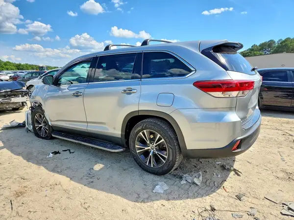 5TDZARFH9KS049946 2019 TOYOTA HIGHLANDER - Image 2